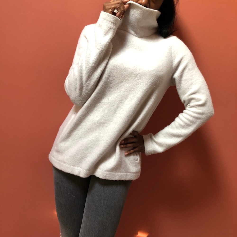 🥂🥂 New Years $10 clearance sale
J crew Turtle neck